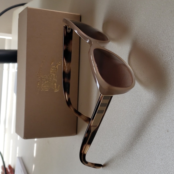 Burberry Women's Sunglasses - Picture 3 of 8